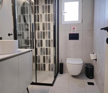 Petralona Apartamento | Tranquil 2BR Penthouse Petralona
