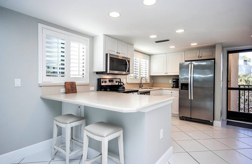 Shell Harbor Condominio | Tranquil 2nd floor beachfront condo on Sanibel Island - Sandalfoot 2A2