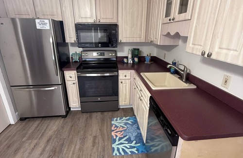 Horseshoe Beach Casa | Tranquil 3-bedroom house on Canal in Horseshoe Beach.