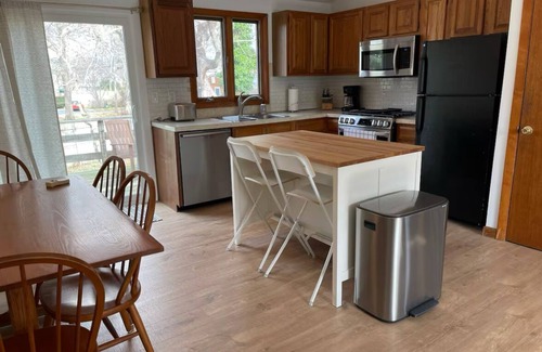 Narragansett Casa | Tranquil 3-bedroom Narragansett home - beach passes included!!