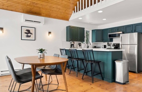 Becket Casa | Tranquil 3-BR Waterfront Retreat