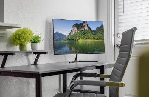 Grand Prairie Casa | Tranquil 3BR I Free Parking I Workspace