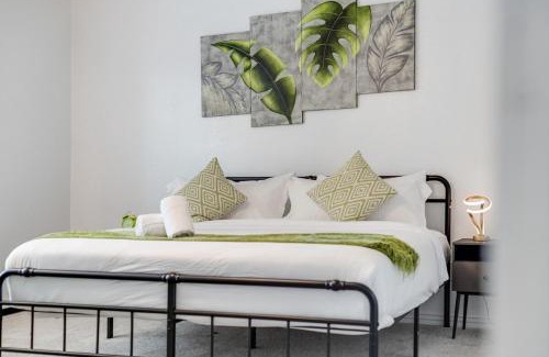 Grand Prairie Casa | Tranquil 3BR I Free Parking I Workspace