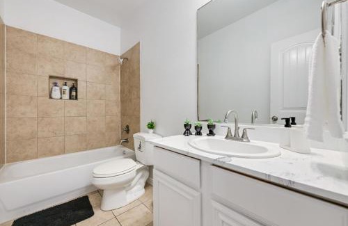 Grand Prairie Casa | Tranquil 3BR I Free Parking I Workspace