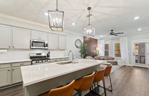 Auburn - Opelika Casa | Tranquil 3BR Townhome with Porch, Office & Pool Access Near Auburn