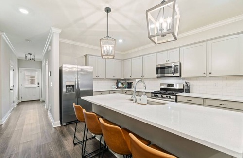 Auburn - Opelika Casa | Tranquil 3BR Townhome with Porch, Office & Pool Access Near Auburn