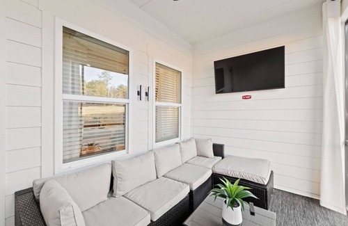 Auburn - Opelika Casa | Tranquil 3BR Townhome with Porch, Office & Pool Access Near Auburn
