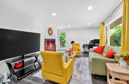 Sammamish Casa | Tranquil 4BR Escape Deck, Huge Yard & Nature home