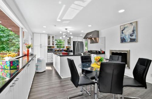 Sammamish Casa | Tranquil 4BR Escape Deck, Huge Yard & Nature home
