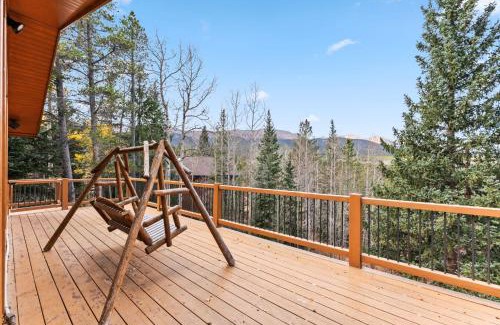Breckenridge Casa | Tranquil 4BR on Peak 7 with Hot Tub Dog Friendly