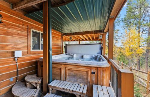 Breckenridge Casa | Tranquil 4BR on Peak 7 with Hot Tub Dog Friendly