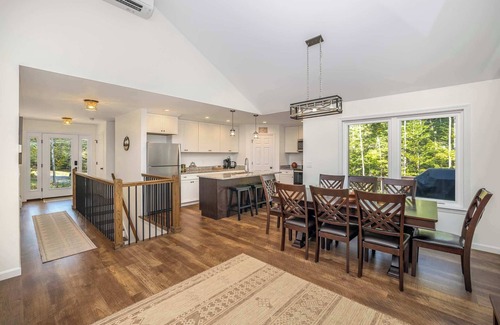 Mount Sunapee Casa | Tranquil 5-BR Mountain Retreat 8-Min. to Mt. Sunapee