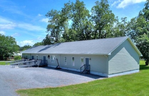 Sumner Casa | Tranquil 7-Bed Retreat NEAR I-75