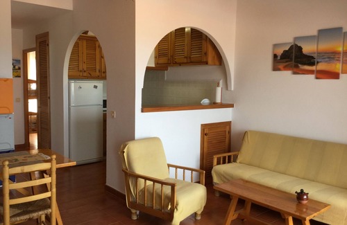 Arenal d'en Castell Apartamento | Apartamento tranquilo con preciosas vistas al mar. 4 minutos a pie de playa.