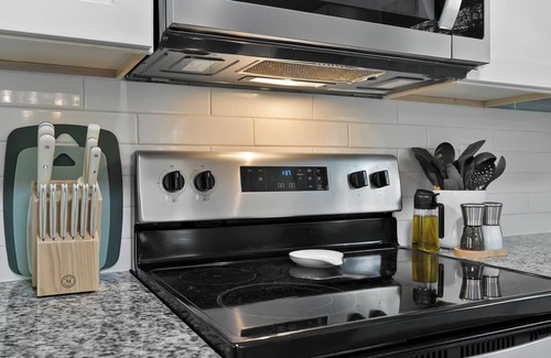 East Raleigh Casa | Tranquil and comfy 4-bedroom house- games, grill, yard in Raleigh!