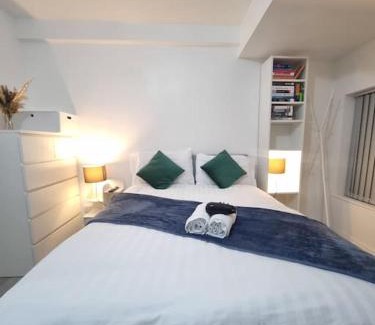 Harehills Casa | Tranquil and serene home WIFI, Parking and smart TV