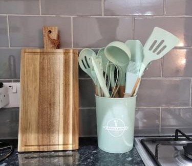 Harehills Casa | Tranquil and serene home WIFI, Parking and smart TV