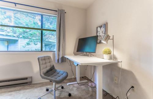 Northwest Bellevue Apartamento | Tranquil Apt 2 King Suites Pet Friendly near DT Bellevue