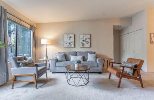 Northwest Bellevue Apartamento | Tranquil Apt 2 King Suites Pet Friendly near DT Bellevue