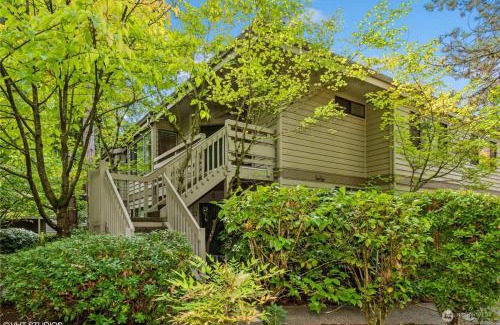 Northwest Bellevue Apartamento | Tranquil Apt 2 King Suites Pet Friendly near DT Bellevue