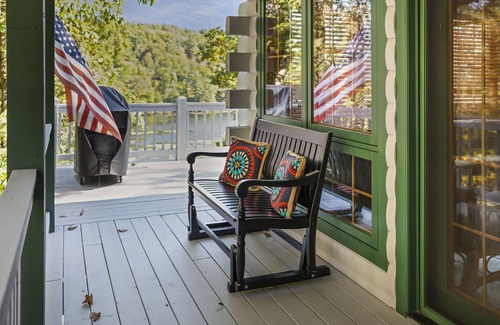 Lairdsville Cabina | Tranquil, Boho Cabin Retreat overlooking Lake