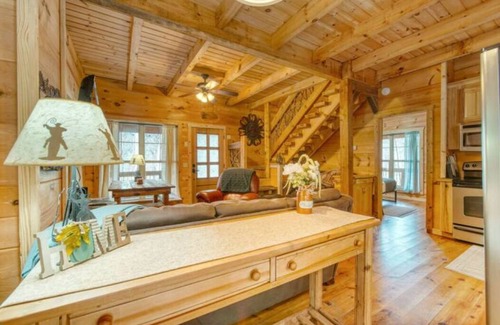 Suches Cabina | Peaceful Home in the Mountains! - Dog Friendly - Packed Asphalt Driveway