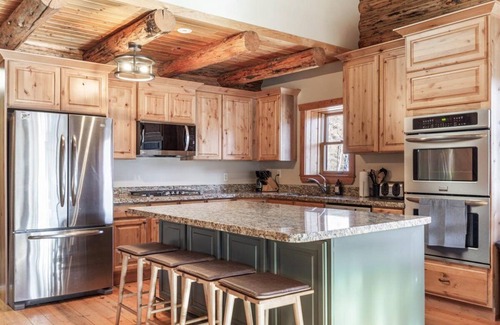 Ashton Cabina | Tranquil cabin on Warm River, Ashton Boat ramp access-fly fishing haven.