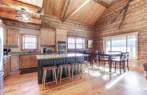 Ashton Cabina | Tranquil cabin on Warm River, Ashton Boat ramp access-fly fishing haven.