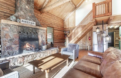 Ashton Cabina | Tranquil cabin on Warm River, Ashton Boat ramp access-fly fishing haven.