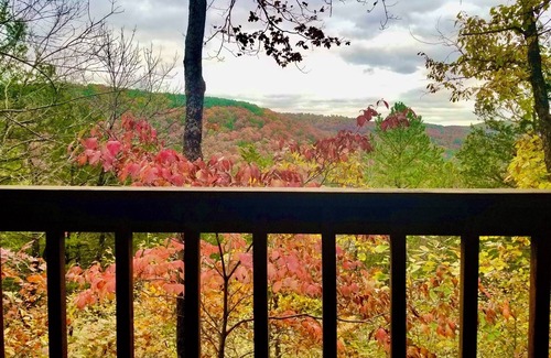 Eureka Springs Cabina | Cabina superior de la montaña: bañera de hidromasaje de lujo para dos y cubierta expansiva