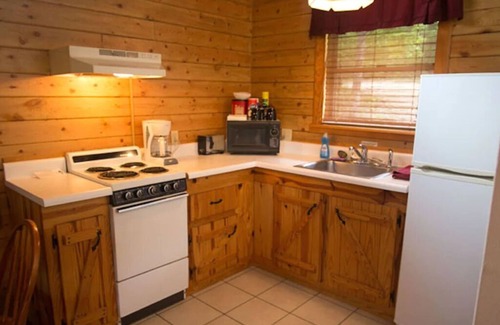 Eureka Springs Cabina | Lujo 1 dormitorio, 1 baño cabina con jacuzzi encaramado en la cima de la montaña
