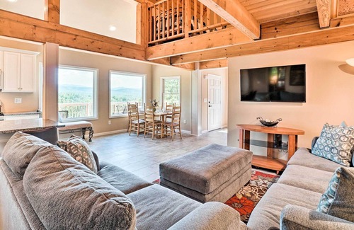Dahlonega Cabina | Tranquil Cabin w/ Gorgeous Views & Fire Pit!