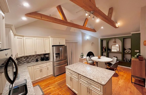 Mashpee Casa | Tranquil Cape getaway 4BD 2BA with AC, Family and Pet Friendly!