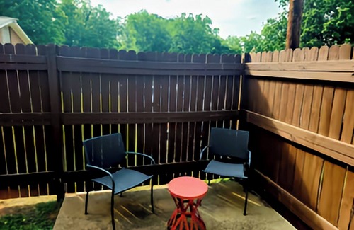 Oakhurst Apartamento | Tranquil Charlotte Retreat