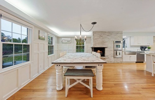 Jackson Otro | Tranquil Convenient Location 6-bedroom Bright Modern Farmhouse Arcade Huge Yard