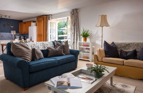 St Wenn Cabaña | Tranquil Cornish cottage hideaway with huge garden