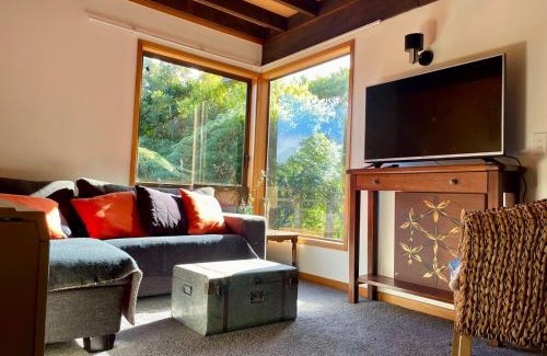 Lower Hutt Apartamento | tranquil cosy bush cabin