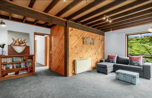 Lower Hutt Apartamento | tranquil cosy bush cabin