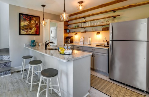 Midlothian Cabaña | Tranquil Cottage in Virginia Countryside w/ Pond!