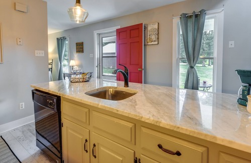 Midlothian Cabaña | Tranquil Cottage in Virginia Countryside w/ Pond!