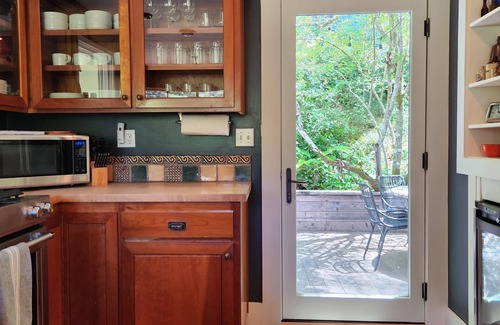 Guerneville Cabina | Tranquil cottage nestled among trees, Guerneville