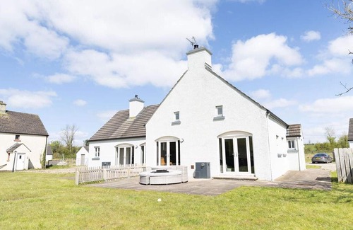 Northern Ireland Cabaña | Tranquil Cottage Retreat in Enniskillen