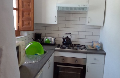 Los Alias Cabaña | Casa tranquila con piscina privada, en unos bonitos jardines mediterráneos.