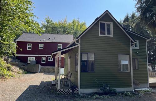Bremerton Cabaña | Tranquil cottage with mountain views