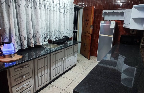 Boksburg Cabaña | Tranquil cottage with WiFi and pool in Boksburg; Home away from home.