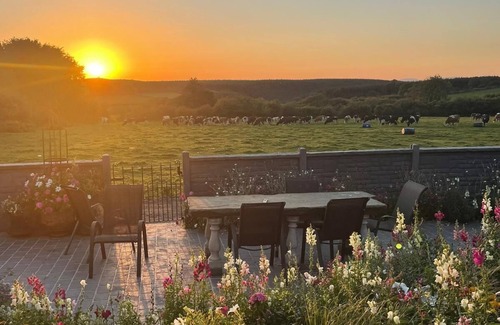 South Tipperary Casa | Tranquil Countryside Farmhouse Stay