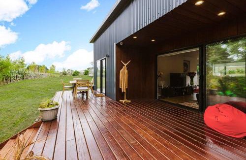Pokeno Casa | Tranquil Countryside Retreat with Modern Amenities