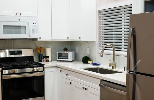 Charter Oak Casa | Tranquil & Cozy Stay – Your Relaxing Home Away from Home