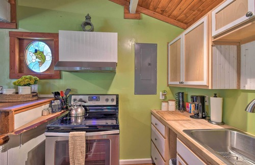 McKenna Cabina | Tranquil + Cozy Yelm Cabin Along Nisqually River!