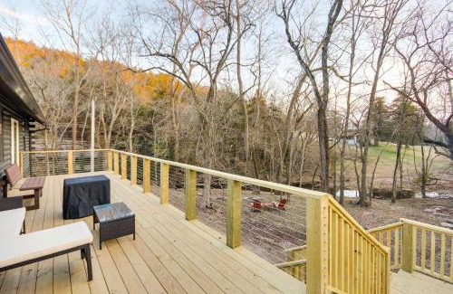 Pineville Casa | Tranquil Creekside Hideout Families Welcome!